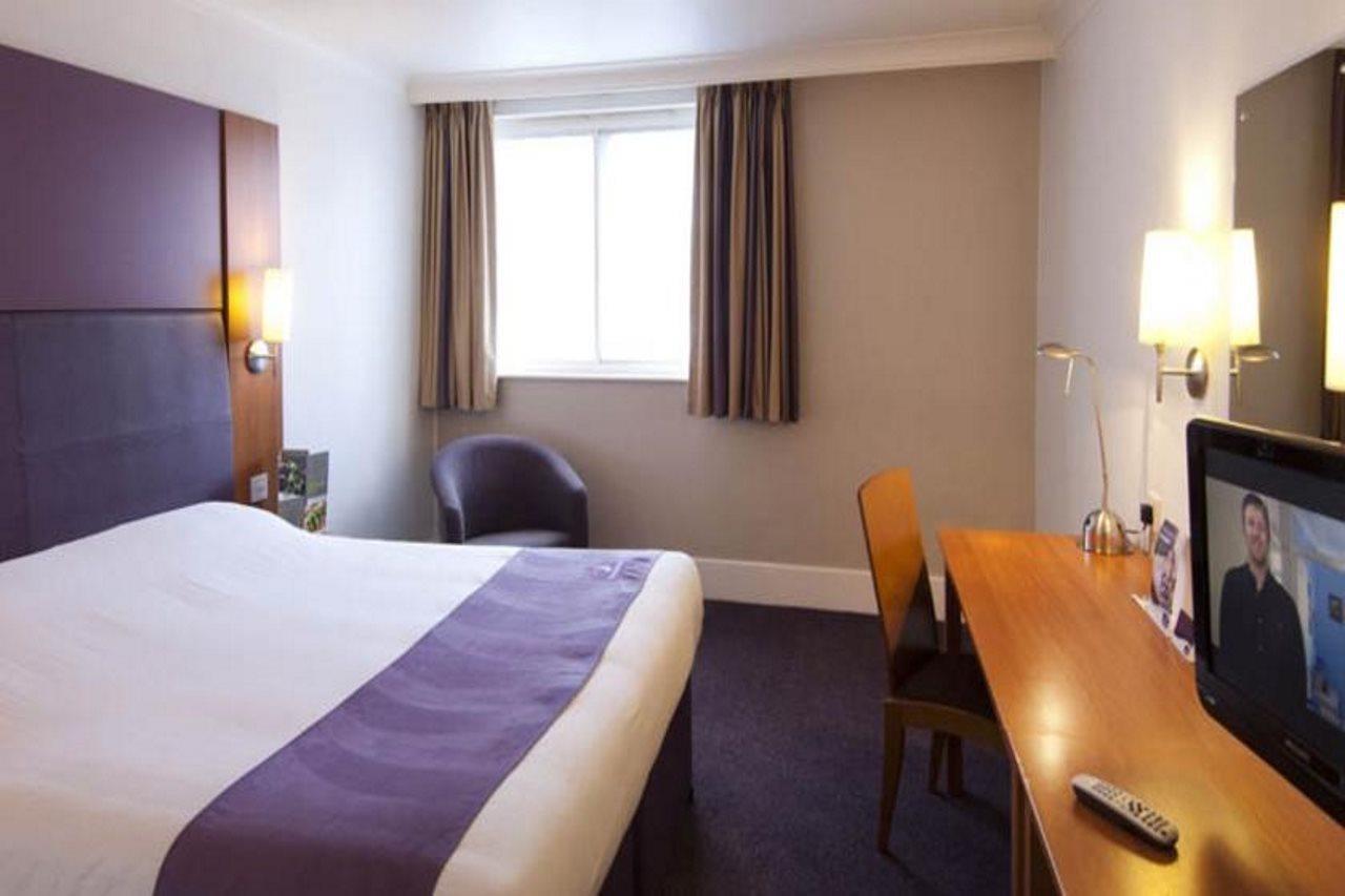 Premier Inn Stoke - Trentham Gardens Exterior foto